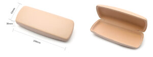 Glasögonfodral Beige är ett rektangulärt glasögonfodral som visas stängt, med måtten 160 mm × 63 mm × 30 mm, och öppet för att avslöja dess tomma inre.